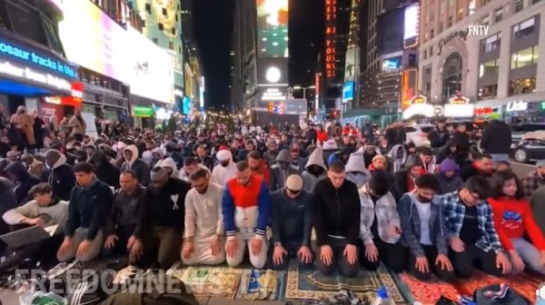 Viral Salat Tarawih di Times Square AS, Imam Syamsi Ali Bilang Begini