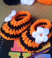 http://translate.googleusercontent.com/translate_c?depth=1&hl=es&rurl=translate.google.es&sl=en&tl=es&u=http://craftyguild.com/2014/10/halloween-newborn-baby-booties.html&usg=ALkJrhhuwivIv7tLaFg5nbXqwmzg64ha8w