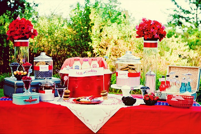 Perfect table for a Memorial Day weekend wedding Who is ready for a long 