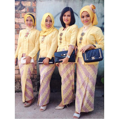 kebaya kuning polos hijab dengan rok batik motif parang
