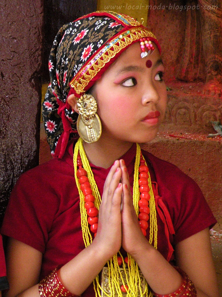 Local style: Nepalese kids in traditional outfits