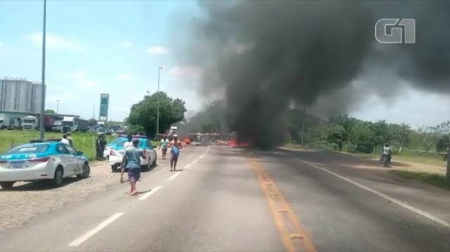 Protesto de carroceiros fecha trecho da BR-101 em Campos