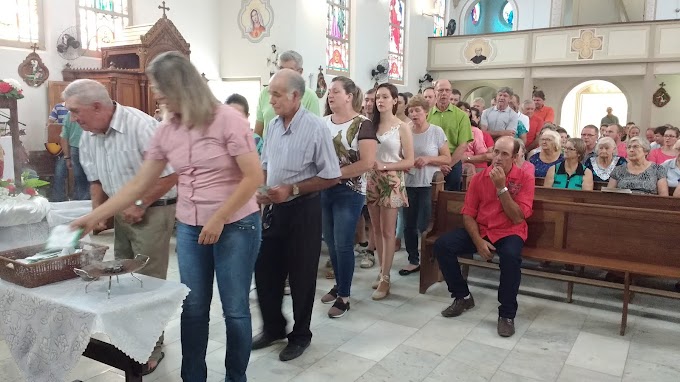 PE. SILVINO PRESIDE MISSA EM QUE FOI ESCOLHIDA A “FAMÍLIA DO SANTO”