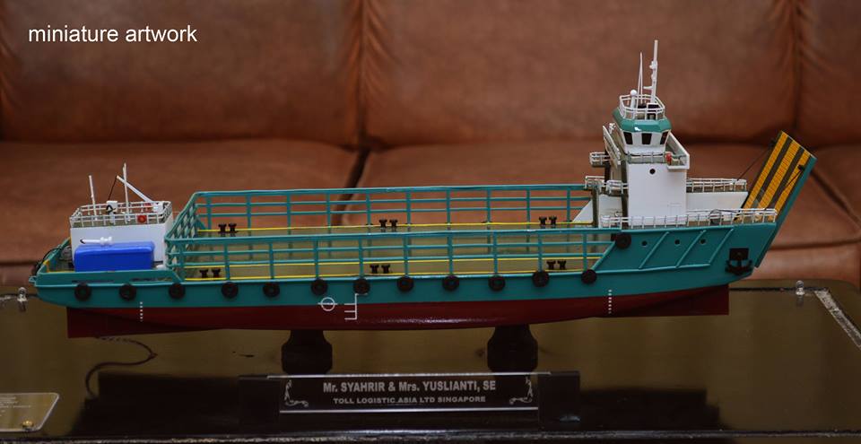 foto gambar miniatur kapal lct toll jade general cargo ship milik perusahaan toll logistic asia ltd singapura terbaru