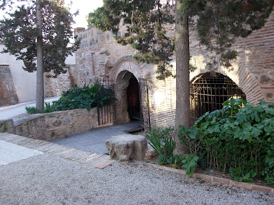 La Casa del Greco Toledo Jardín dos verjas con forma de arco