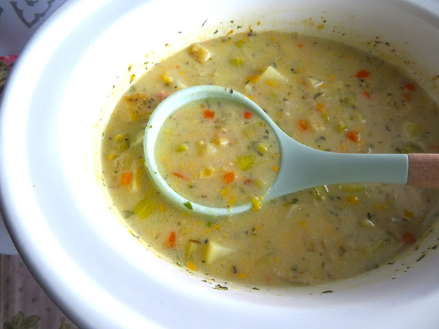 Crock Pot Creamy Veggie Chowder