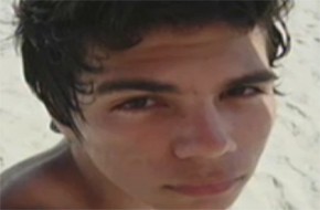 Um jovem morreu afogado nesta sexta-feira, após tentar salvar o irmão em Itanhaém. Wallace Francisco dos Santos, de 14 anos, tinha ido à praia pela segunda vez. Ele era de São Paulo e veio com a família passar as festas de fim de ano no litoral. Ele desapareceu na Praia de Suarão, quando entrou na água para tentar resgatar o irmão, a cunhada e mais uma jovem.