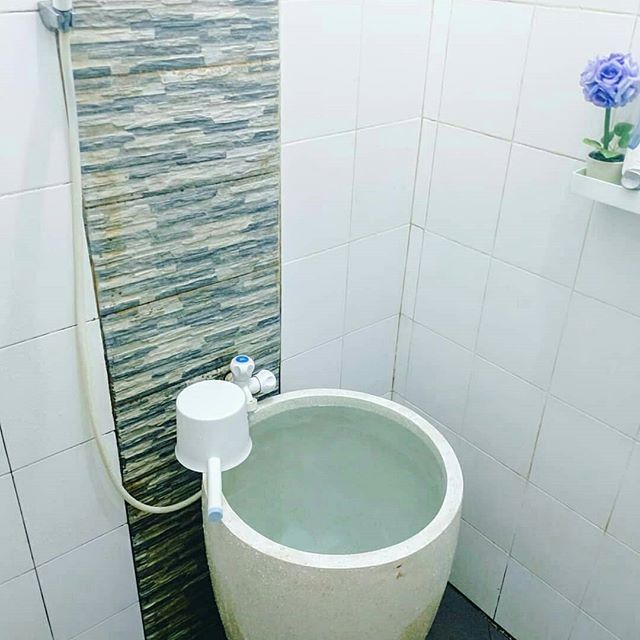 Desain Kamar Mandi Minimalis Terbaru Keramik Batu Alam ...