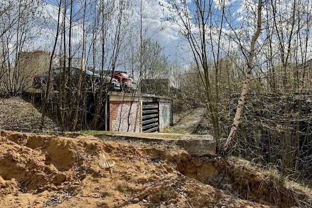 проход от улицы Академика Волгина к улице Обручева, часть трассы недостроенного дублёра Ленинского проспекта, заброшенный недостроенный подземный пешеходный переход