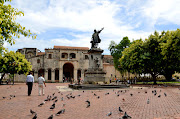 Parque Colón con Catedral Primada de Fondo.
