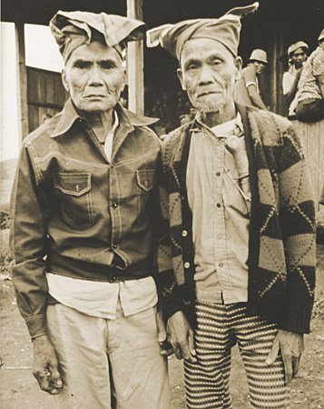 Manobo elders (SIL International)