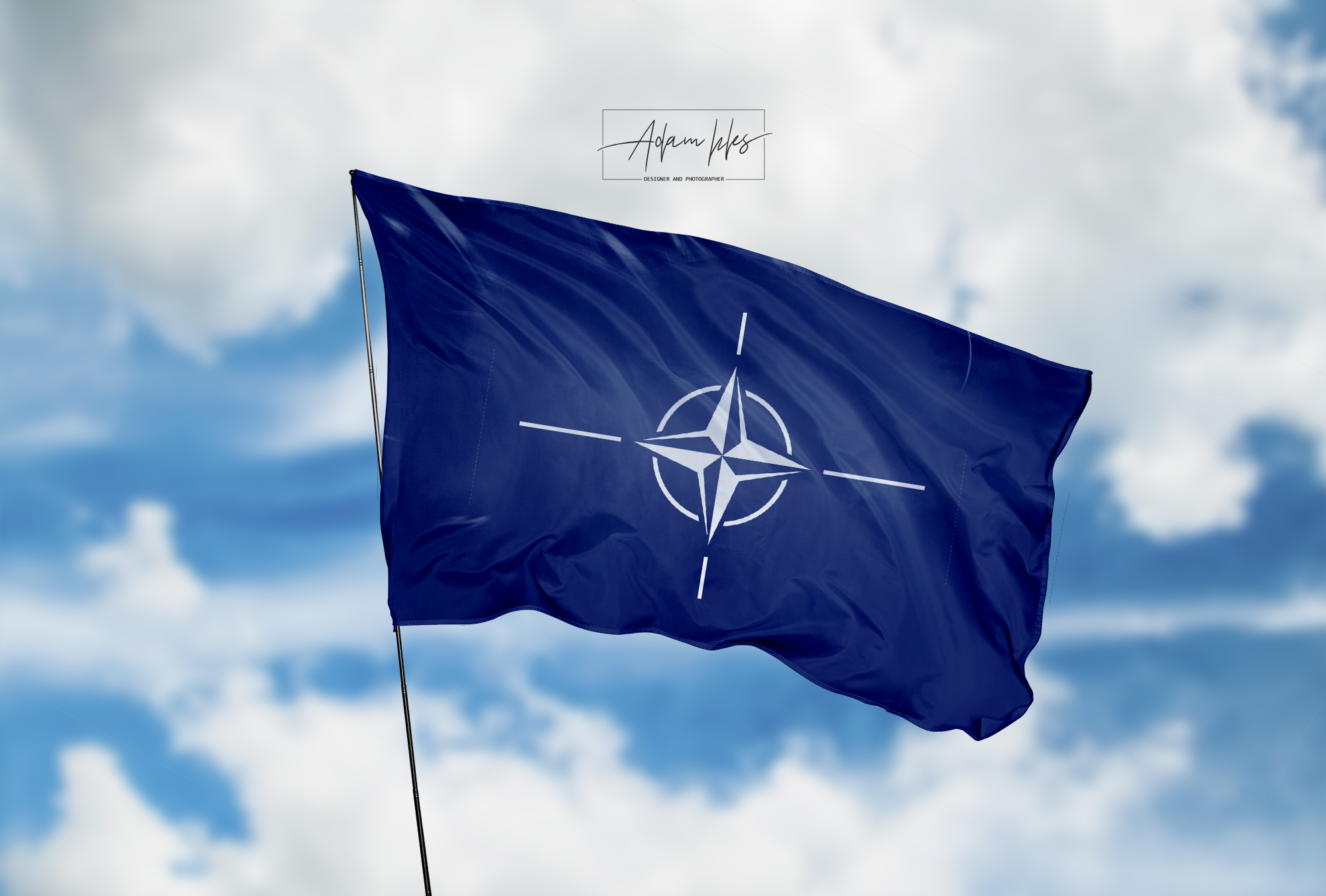 تحميل اجمل خلفية حلف الناتو خلفية علم حلف الناتو يرفرف في السماء 4K