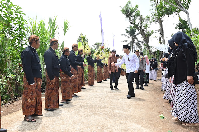 Hadiri Mening Deh Suren Lor, Mas Bupati Arifin Melihat Langsung  Intervensi  Dapur Cinta Atasi Sunting