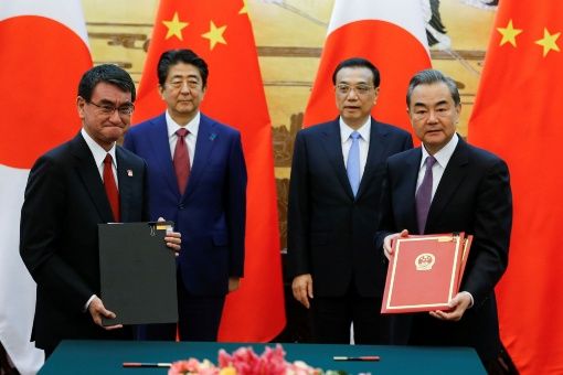 China y Japón firman pacto que fortalece cooperación comercial