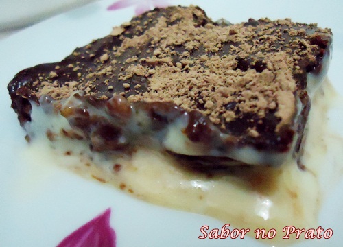 Pavê feito com pé de moleque de chocolate direto de Piranguinho. Delicioso!