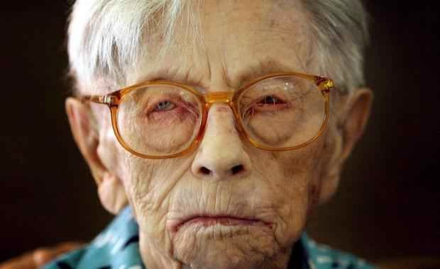 http://www.agenciasinc.es/Noticias/La-anciana-que-vivio-sana-hasta-los-115-anos-acumulo-400-mutaciones-en-la-sangre