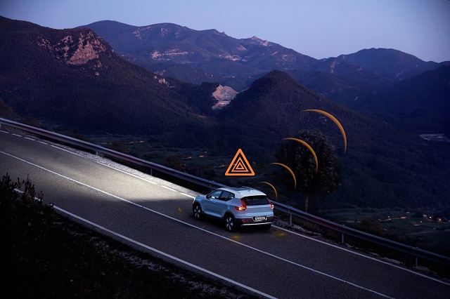 Volvo Cars Warn Each Other of Slippery Roads