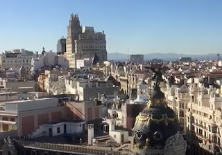 Vista del edificio en el entorno desde la terraza del Círculo de Bellas.