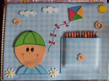 CADERNO DE DESENHO + LÁPIS DE COR