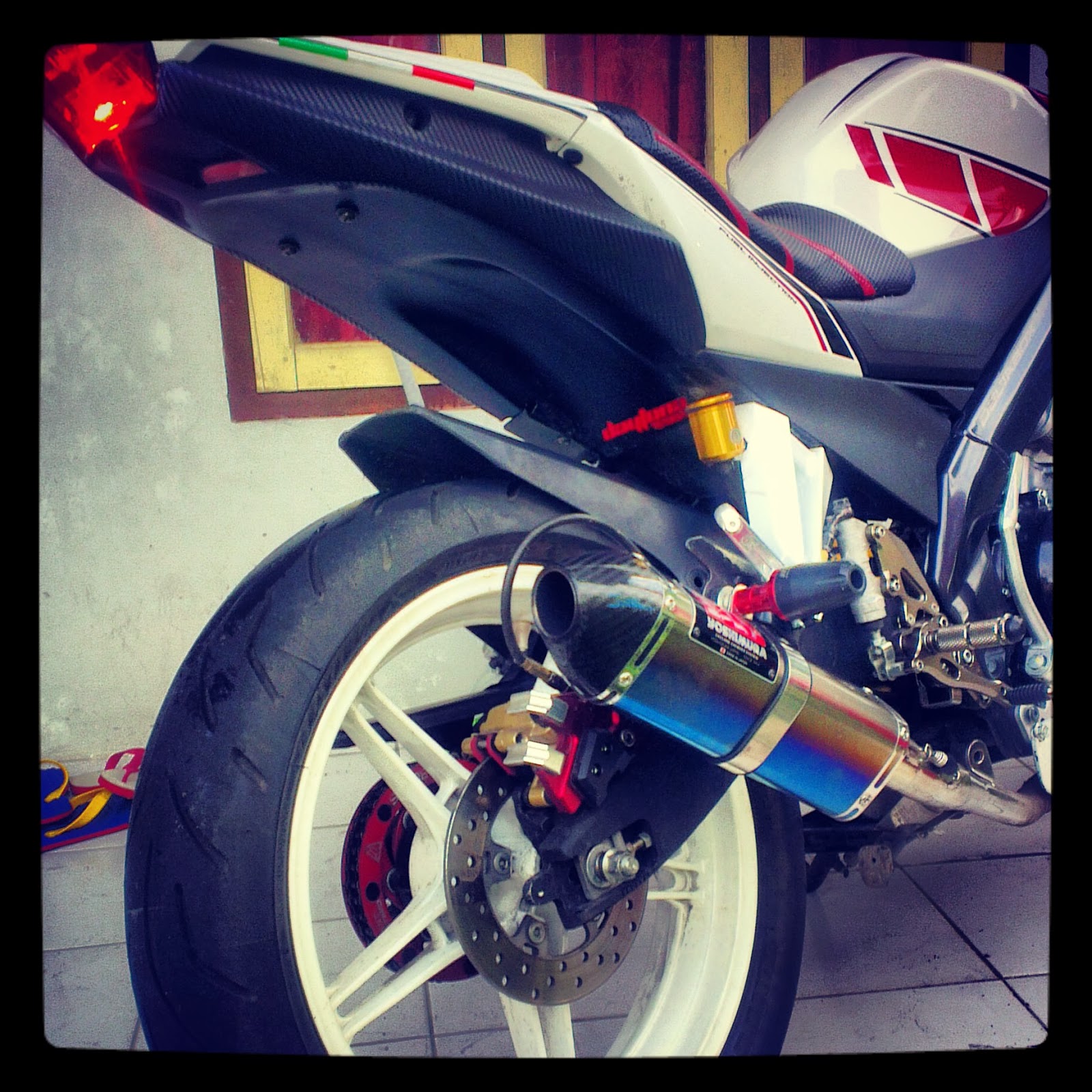 Modifikasi Vixion 2009 Street Fighter Terupdate Sound Modif