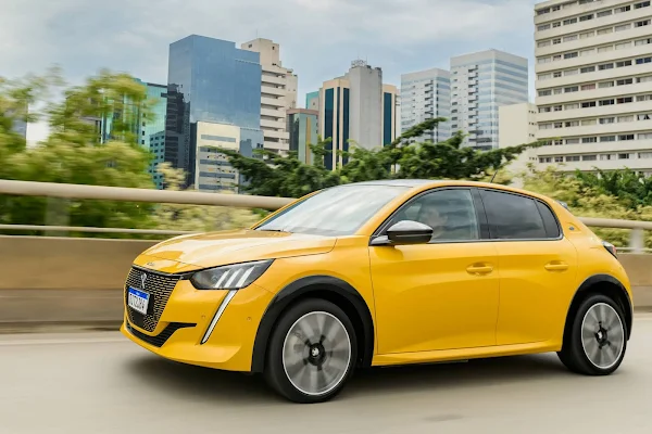 Novo Peugeot e-208 2022 - Brasil