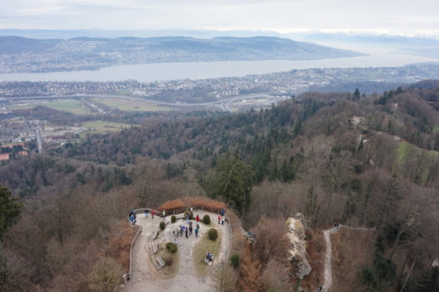 Zürichin näköalapaikka Uetliberg - ei korkeanpaikankammoisille!