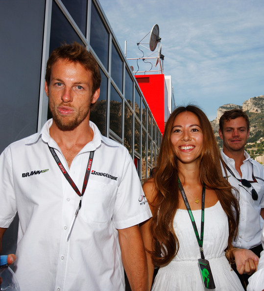 champion Jenson Button has split with his girlfriend Jessica Michibata