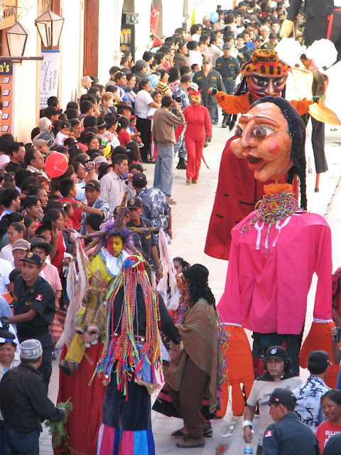 La Tropa de los Muñecones Ave Fénix Teatro Ayacucho - Perú
