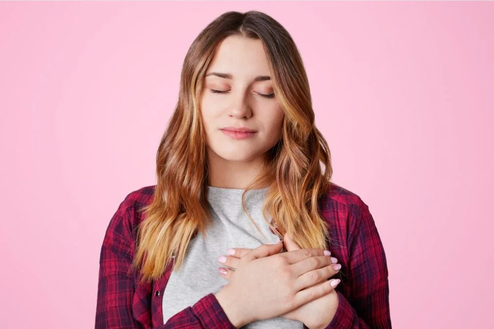 Learn how to cultivate a positive body image by challenging societal beauty standards, practicing self-compassion, and embracing your unique qualities
