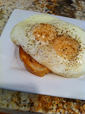 Eggiesand toast make happy face