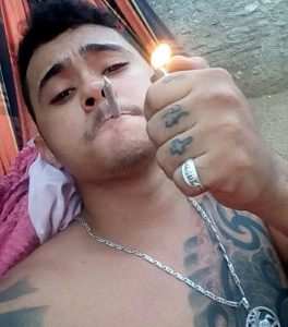 Jovem é morto a tiros por sua Companheira, Veja