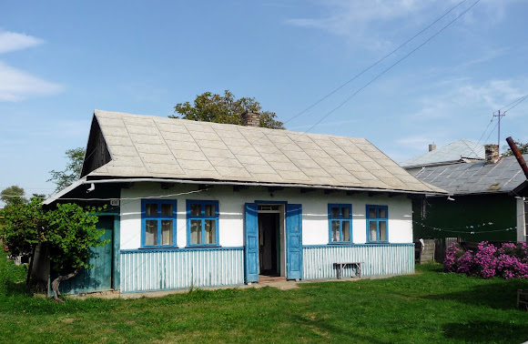 Лужаны. Типичный жилой дом на Буковине