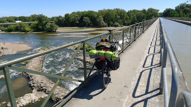 De Paris à Narbonne en vélo, Pont canal de Guétin