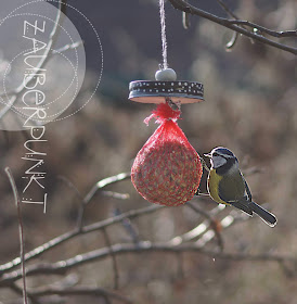 Vogelfutterknödel selbstgemacht, Gemüsenetze, Upcycling, Recycling, Futterstation, Kokosfett,