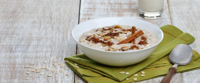 Sajian oatmeal dengan kurma dan almond delight;Resep “Kurma dan Almond Delight dengan Oatmeal”;Resep Masakan Sederhana “Kurma dan Almond Delight dengan Oatmeal”;