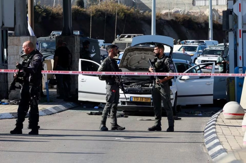 Forças de segurança israelenses ficam de guarda após ataque em Jerusalém, em 16 de novembro de 2023 | Ammar Awad/ REUTERS