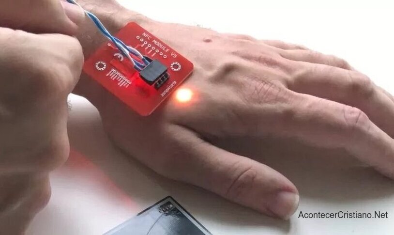 Microchip en la mano para pagar