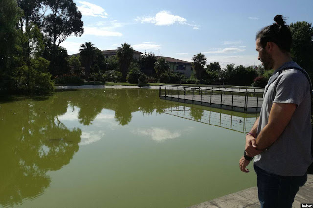 El portavoz del grupo político Irabazi, en el botánico