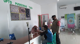 Monitoring Vaksinasi, Bhabinkamtibmas Polsek Lelea Berikan Himbauan Prokes