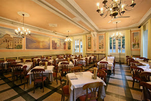 Ristorante Pizzeria Cremonese has a spacious main dining room