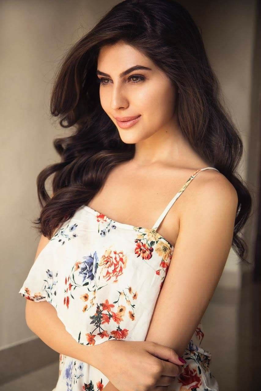 Elnaaz Norouzi