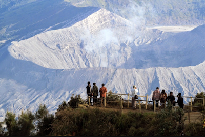 wisata dan Petualangan Gunung Bromo dan Kawah Ijen  atau gunung Ijen 4D-2N 1001Panduan Turis PT Halo Batu Indonesia