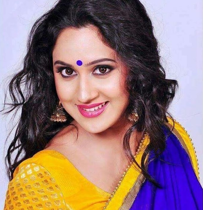 South Indian Actress Miya Looks SEXY in Saree