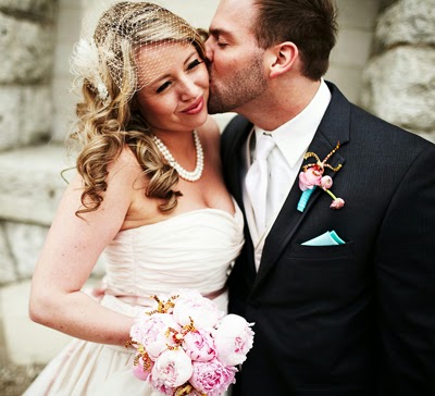 http://www.houseofturquoise.com/2011/06/wedding-photos-galore.html