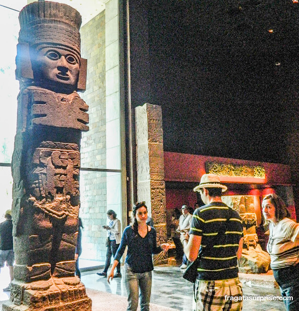 Atlantes, representação de guerreiros Toltecas no Museu Nacional de Antropologia do México