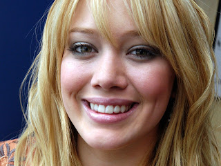 Hilary Duff non-watermarked wallpapers at fullwalls.blogspot.com