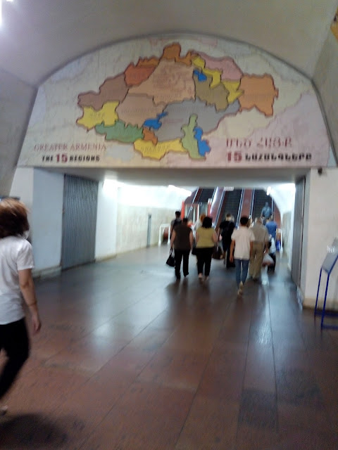 エレバン、共和国駅に掲げられたアルメニアのマップ