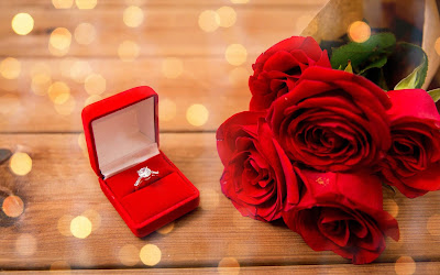 prapose-for-marriage-with-ring-and-roses