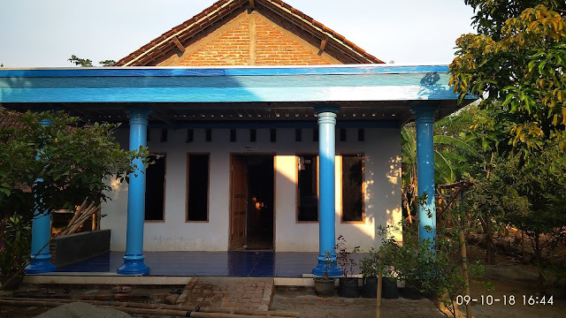 Rumah Iskandar Idrish sebagai kantor pusat Hardcore  Mania 839 dan Gambar Soloan dan gambar Siswa-siswi SMA Negeri 1 Ngrambe