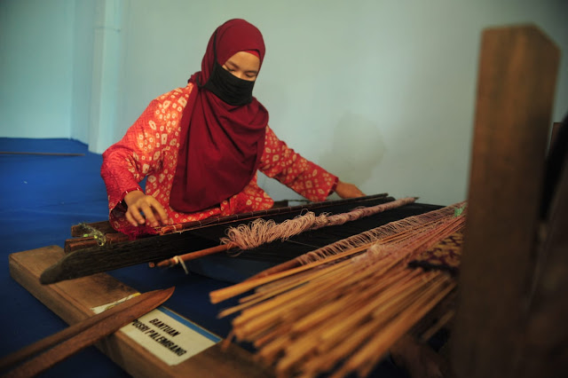 Motif songket Palembang akan diusulkan menjadi salah satu warisan budaya.